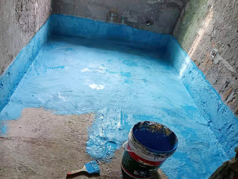 衛生間墻地面刷防水：在涂刷防水涂層之前，先要清理墻面和地面。同時，要用連接的氣泵皮管吹盡陰角處的浮層，要量出防水層的高度并劃出基準線，刷防水涂料時要先刷基準線以下位置，并在墻面和地面連接陰角處刷成八字，上下交叉，交接處接應有200mm，不得有漏刷情況出現。 墻角涂刷完成后，沿基準線涂刷墻體：第一遍涂刷墻面時，應上下縱向涂刷，第二遍涂刷墻體，應左右橫向涂刷。地面防水涂料的涂刷應該從房間里側向門口涂刷，地面水管接口處尤其要仔細涂刷，不能有任何遺漏。 在涂刷完防水涂料后，不能立刻貼瓷鉆，還必須對衛生間等空間進行防水測試。