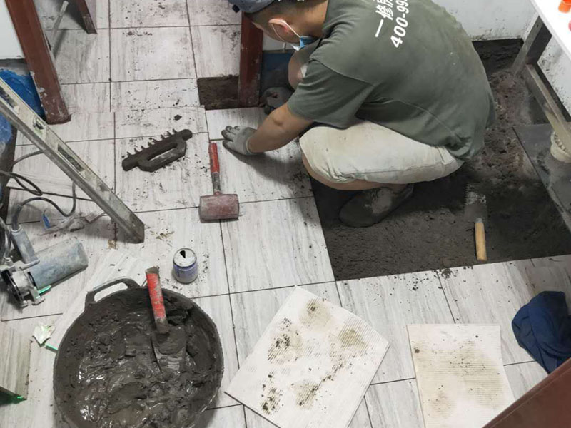 瓷磚裂縫是如何造成的，需要衛生間瓷磚裂縫修復怎么找人