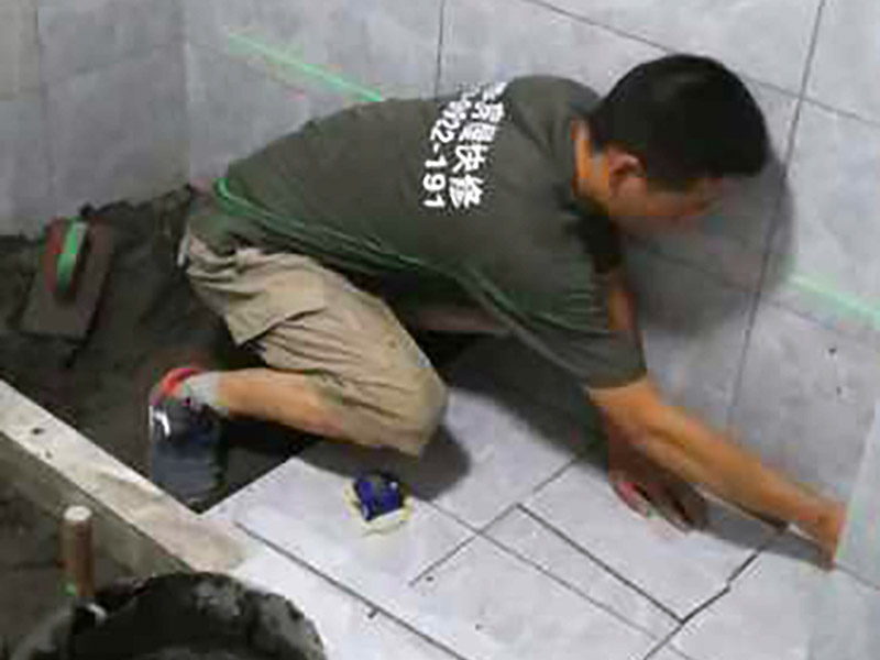靠譜的西安裝修公司，如何處理衛(wèi)生間滲水到隔壁房間的情況
