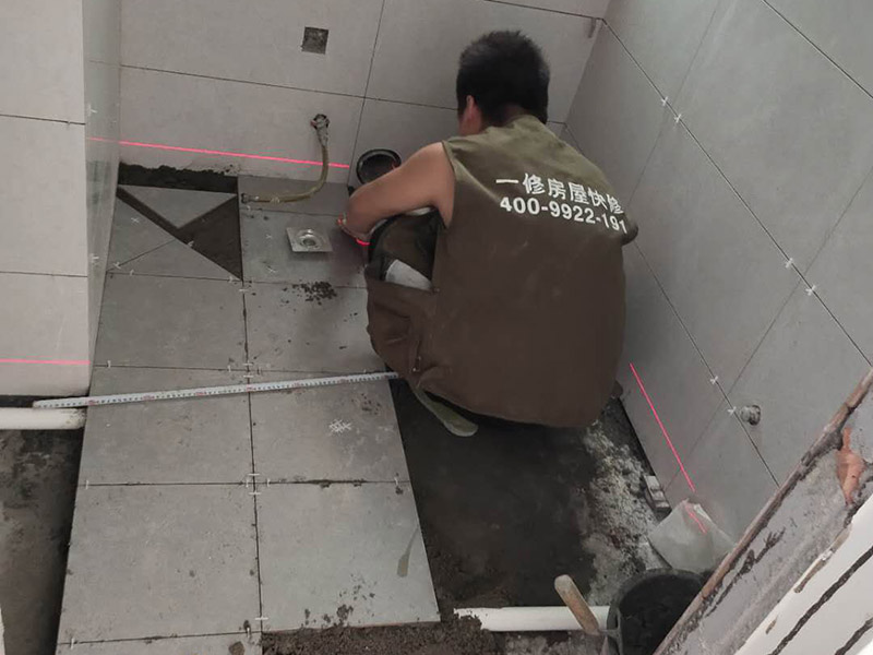 靠譜的西安裝修公司，如何處理衛(wèi)生間滲水到隔壁房間的情況